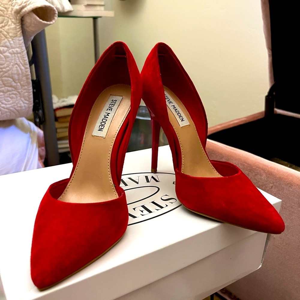 Beautiful Suede Steven Madden Heels